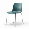 Chaise en plastique vert avec pieds en métal pour intérieur 45 x 45 x 80cm